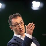 Neuer Minister für Ernährung und Landwirtschaft wird der frühere Grünen-Parteichef Cem Özdemir. Der 56-jährige Schwabe setzte sich bei der parteiinternen Postenvergabe überraschend gegen den eigentlich als Minister gesetzten Anton Hofreiter durch. Özdemir gehörte 1994 zu den beiden ersten Bundestagsabgeordneten mit türkischen Eltern. Bei der Bundestagswahl 2017 war er gemeinsam mit Katrin Göring-Eckardt Spitzenkandidat der Grünen.