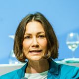 Aus Rheinland-Pfalz auf die Bundesebene: Die 40-Jährige Anne Spiegel ist neue Ministerin für Familie, Senioren, Frauen und Jugend. Dieses Ressort bekleidete sie auch schon auf Landesebene. Zuletzt war Spiegel, die dem linken Flügel der Grünen angehört, Klimaministerin im Kabinett von Ministerpräsidentin Malu Dreyer (SPD). Geboren wurde sie in Baden-Württemberg.