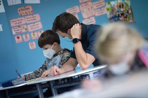 Schulen bald wieder zu? Ralph Brinkhaus bringt Vorziehen der Weihnachtsferien ins Gespräch