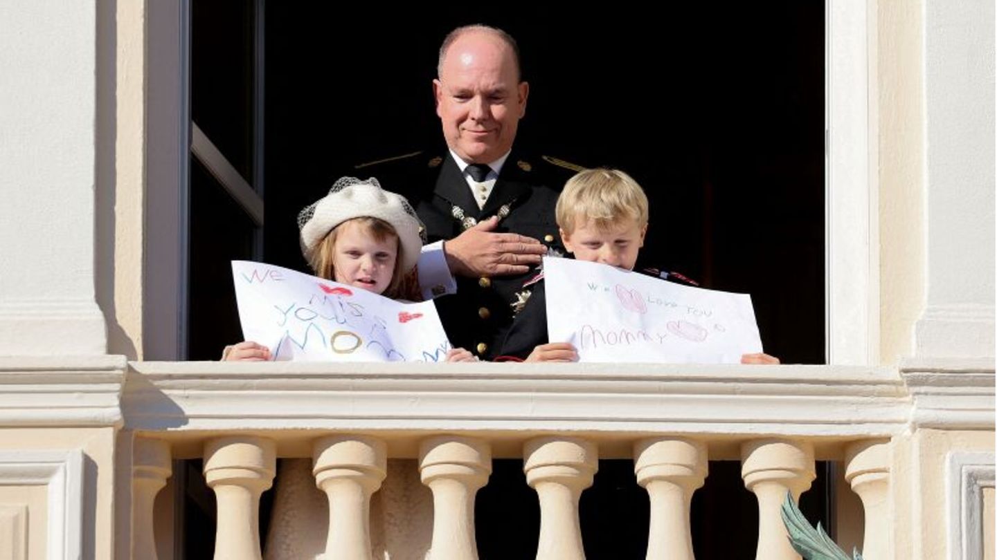 Fürst Albert mit den Zwillingen: Bei der Feier zum Nationalfeiertag fehlte Charlène von Monaco