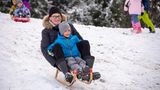 Erster Schnee - Rodeln