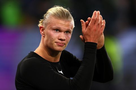 Erling Haaland vom BVB klatscht in die Hände