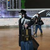 Israel, Tel Aviv: Reisende kommen am internationalen Flughafen Ben Gurion an