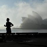 Australien, Sydney: Morgennebel über dem Opernhaus