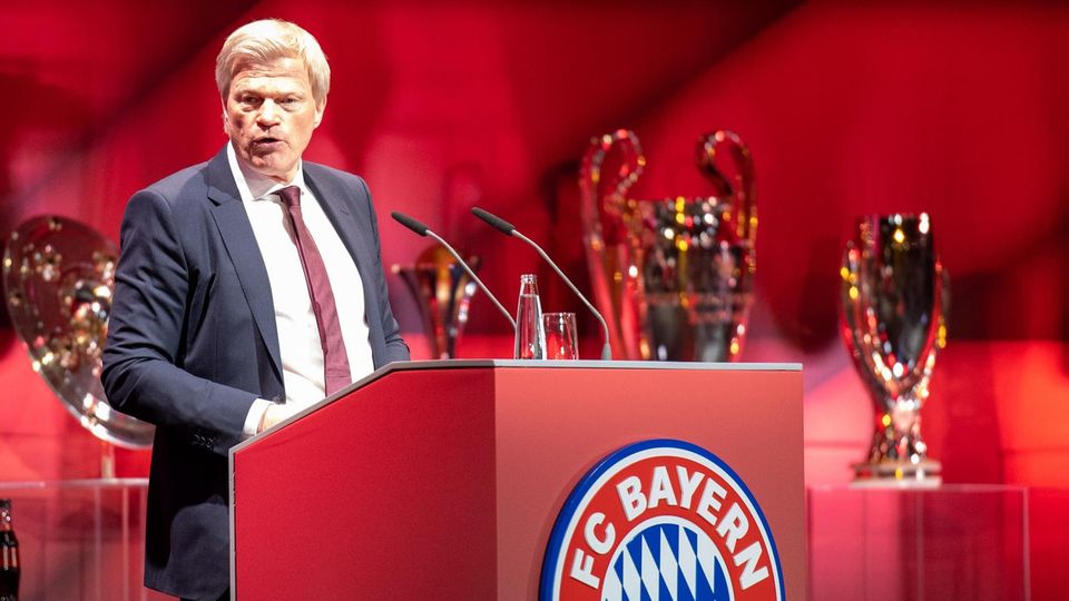 Oliver Kahn spricht auf der Jahreshauptversammlung des FC Bayern
