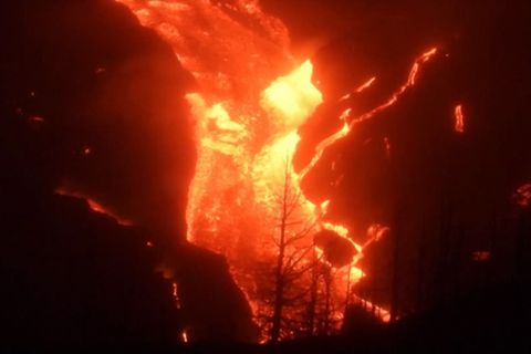 Cumbre Vieja: Neuer Schlot entstanden: Vulkan auf La Palma spuckt weiter Lava