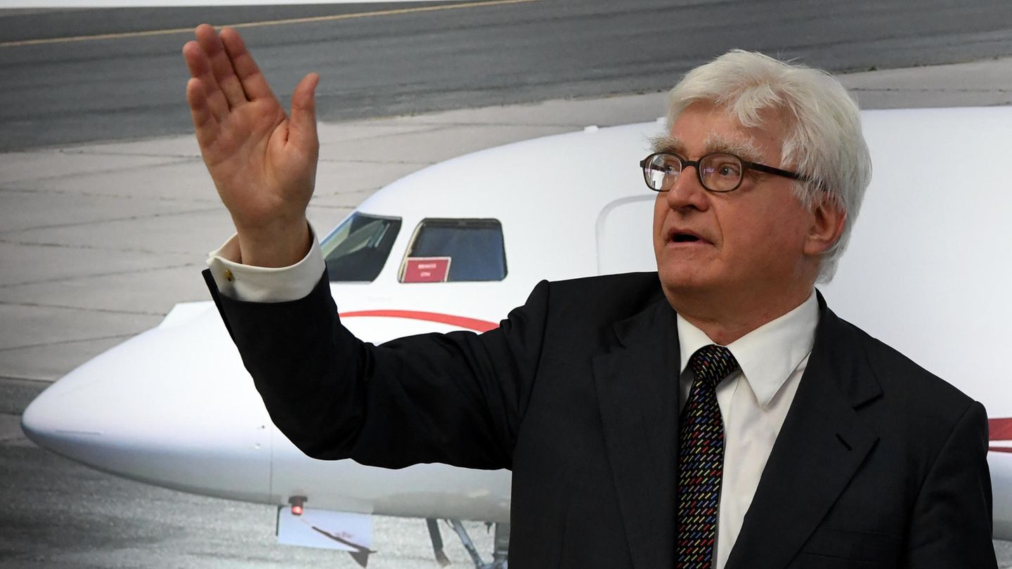 Prof. Dr. Winfried Stöcker hat einen eigenen Corona-Impfstoff an sich selbst ausprobiert