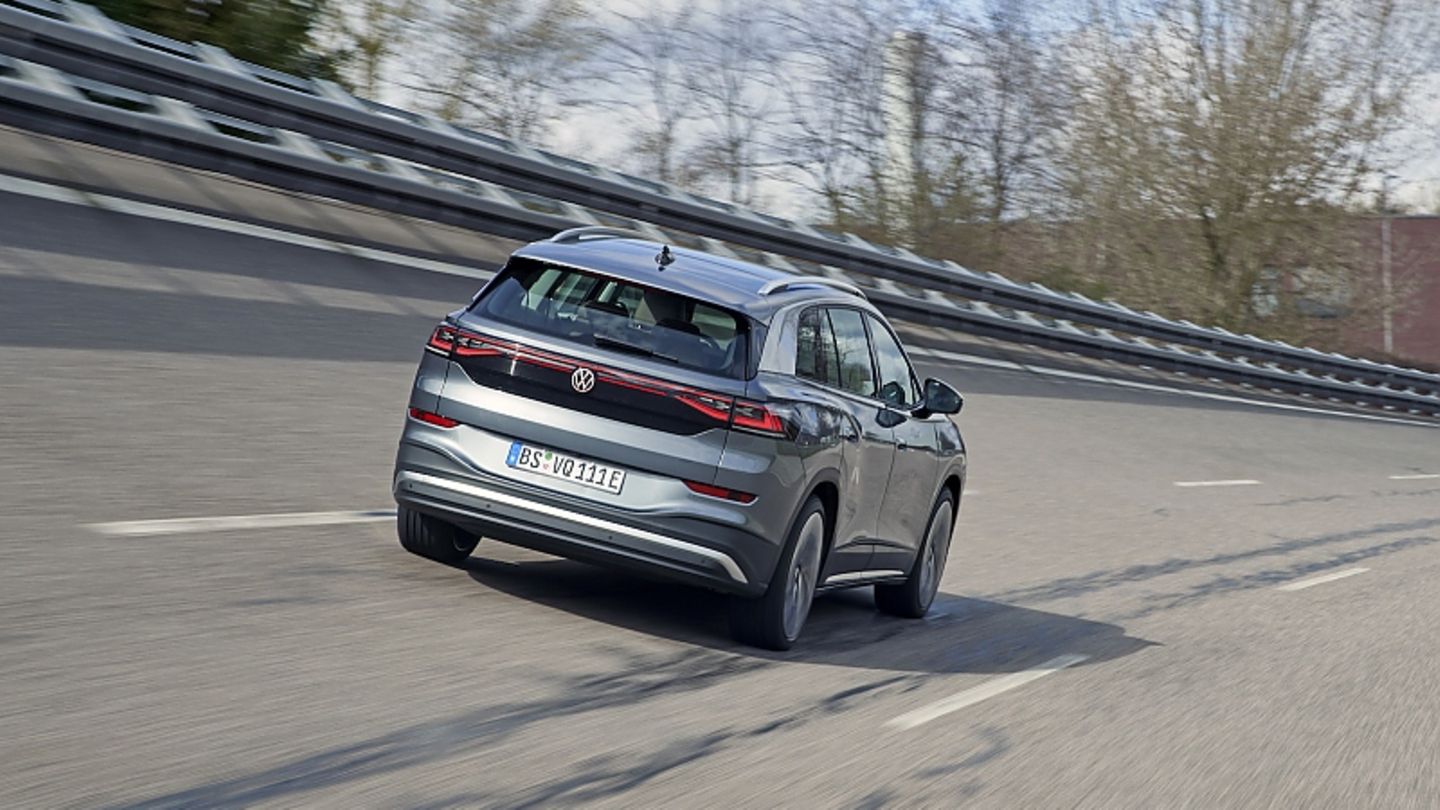 First ride in an electric VW ID.6: two sizes bigger