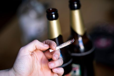Cannabis-Legalisierung: Ist kiffen schlimmer als Alkohol?