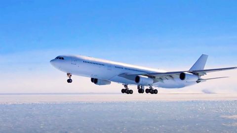 Rekordflug: Ein Airbus A340 landet erstmals in der Eiswüste der Antarktis