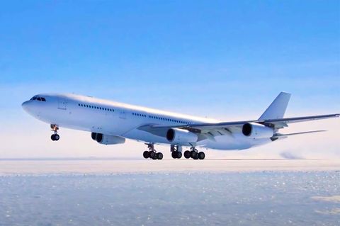 Historischer Flugmoment: Schneepiste anstatt Tower: Airbus A340 landet erstmals in der Antarktis