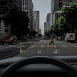 Auf Zebrastreifen weist das System natürlich hin