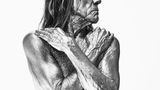 Iggy Pop präsentiert seinen Körper auf dem Back-Cover des neuen Kalenders