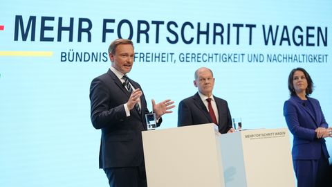 Christian Linder, Olaf Scholz und Annalena Baerbock bei der Präsentation des Koalitionsvertrags.