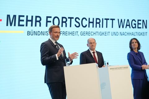 Christian Linder, Olaf Scholz und Annalena Baerbock bei der Präsentation des Koalitionsvertrags.