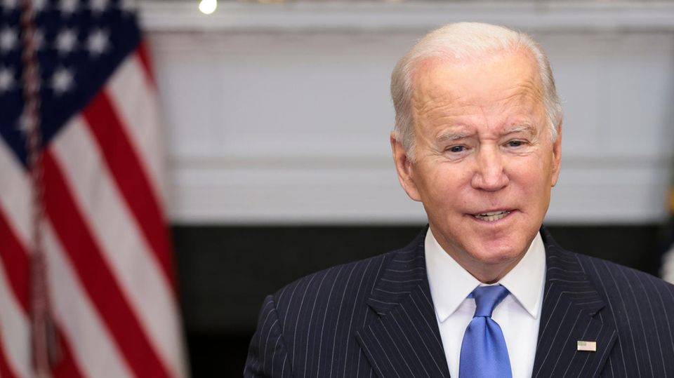 US-Präsident: Deutlicher Appell: Biden warnt vor Omikron-Panik – und schließt Lockdowns derzeit aus US-Präsident: Deutlicher Appell: Biden warnt vor Omikron-Panik – und schließt Lockdowns derzeit aus