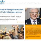 Wie kommt man denn nun an ein Ehrenamt?  Da gibt es einige Weg. Ehrenämter sind in der Regel lokal organisiert. Erste Anlaufstelle sind die  Freiwilligenagenturen. Die Agenturen erfragen zunächst, wie und in welchem Bereich man sich engagieren möchte und suchen dann entsprechende Vereine in der Region heraus. Oft werden einem Tätigkeiten vorgeschlagen, auf die man selbst nicht gekommen wäre. Wer sich nur kurzfristig in Projekten engagieren möchte, sollte einen Blick auf die App "LetsAct" werfen. In der App des Münchener Start-Ups können sich Vereine und Organisationen in eine Datenbank eintragen und zu Aktionen oder Projektarbeiten aufrufen. Wer als Verein Ehrenämtern anbieten möchte, bekommt bei der "Deutschen Stiftung für Engagement und Ehrenamt" umfassende Beratung.