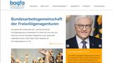 Wie kommt man denn nun an ein Ehrenamt?  Da gibt es einige Weg. Ehrenämter sind in der Regel lokal organisiert. Erste Anlaufstelle sind die  Freiwilligenagenturen. Die Agenturen erfragen zunächst, wie und in welchem Bereich man sich engagieren möchte und suchen dann entsprechende Vereine in der Region heraus. Oft werden einem Tätigkeiten vorgeschlagen, auf die man selbst nicht gekommen wäre. Wer sich nur kurzfristig in Projekten engagieren möchte, sollte einen Blick auf die App "LetsAct" werfen. In der App des Münchener Start-Ups können sich Vereine und Organisationen in eine Datenbank eintragen und zu Aktionen oder Projektarbeiten aufrufen. Wer als Verein Ehrenämtern anbieten möchte, bekommt bei der "Deutschen Stiftung für Engagement und Ehrenamt" umfassende Beratung.