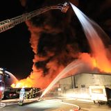 Wie viele Freiwillige sind in Deutschland in der Feuerwehr engagiert?  Knapp eine Millionen Männer und Frauen rücken bei Bränden, Verkehrsunfällen und Umwelt-Notlagen für die Freiwillige Feuerwehr aus. Das deutsch-österreichische System der Freiwilligen Feuerwehren ist weltweit einmalig. Wer die 112 wählt, dem eilen fast immer Ehrenamtliche zu Hilfe. Erfreulich: Der Anteil an Feuerwehrfrauen hat sich mit fast 14 Prozent in den vergangene drei Jahren verdoppelt.