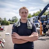 Vier, sechs oder acht? Wie viele Stunden wird ins Ehrenamt pro Woche investiert?  Rund 17 Prozent aller Ehrenamtlichen investieren sechs Stunden pro Woche in die freiwillige Vereinsarbeit. Der Aufwand ist bei 13 Stunden gedeckelt, denn als Ehrenamt gilt nur, wenn es nicht mehr als ein Drittel der beruflichen Wochenarbeitszeit umfasst. Seit 1999 sinkt die Bereitschaft für großen Zeitaufwand über alle Ehrenamtlichen hinweg. Gute 60 Prozent sind lediglich zwei Stunden ehrenamtlich tätig. Vor allem Jüngere wollen ich nicht mehr langfristig an einen Verein binden, sondern sich lieber spontan auf Projektbasis einbringen. Für Freiwillige Feuerwehren, das THW und das Rote Kreuz wird das mitunter zum Personalproblem.