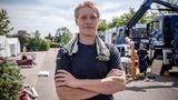 Vier, sechs oder acht? Wie viele Stunden wird ins Ehrenamt pro Woche investiert?  Rund 17 Prozent aller Ehrenamtlichen investieren sechs Stunden pro Woche in die freiwillige Vereinsarbeit. Der Aufwand ist bei 13 Stunden gedeckelt, denn als Ehrenamt gilt nur, wenn es nicht mehr als ein Drittel der beruflichen Wochenarbeitszeit umfasst. Seit 1999 sinkt die Bereitschaft für großen Zeitaufwand über alle Ehrenamtlichen hinweg. Gute 60 Prozent sind lediglich zwei Stunden ehrenamtlich tätig. Vor allem Jüngere wollen ich nicht mehr langfristig an einen Verein binden, sondern sich lieber spontan auf Projektbasis einbringen. Für Freiwillige Feuerwehren, das THW und das Rote Kreuz wird das mitunter zum Personalproblem.