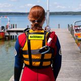 Geld oder Gesellschaft? Was motiviert Ehrenamtliche?   Ganz klar: Gesellschaft. Der Kontakt zu anderen Menschen und anderen Generationen steht als Motivation ganz weit oben. Geld und Ansehen kommen am Ende, hat eine Umfrage des Bundesinnenministeriums unter Ehrenamtlichen ermittelt. Auf Platz 1 mit 80 Prozent aller Antworten steht jedoch der Spaß an der Sache.