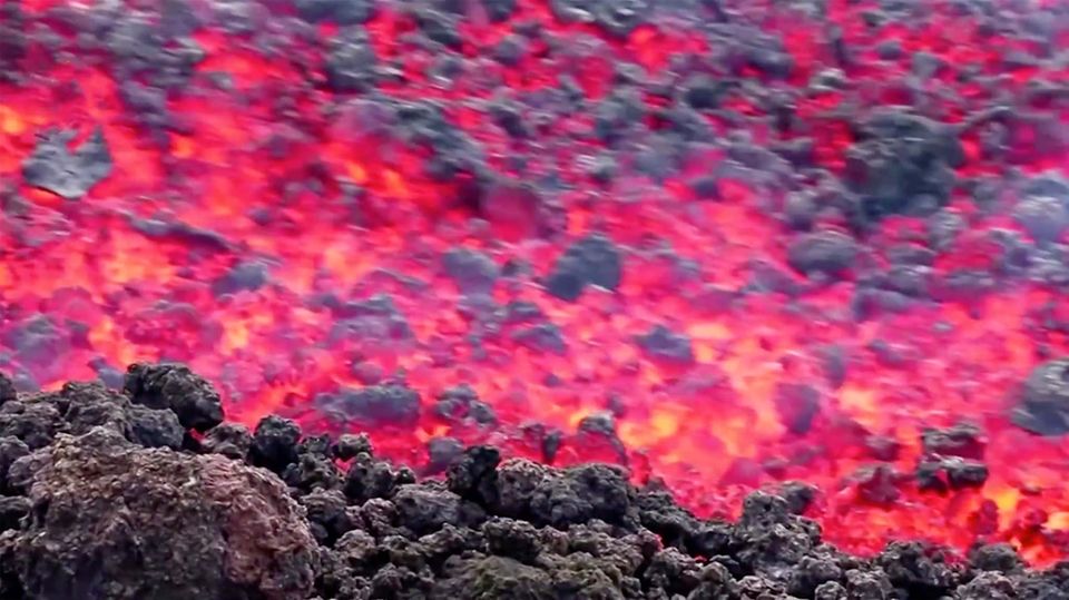 Vulkanausbruch: Schnell, heiß und gefährlich: Lava auf La Palma strömt mit einem Meter pro Sekunde Vulkanausbruch: Schnell, heiß und gefährlich: Lava auf La Palma strömt mit einem Meter pro Sekunde
