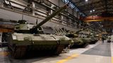 In der Fabrik werden die T-14 gebaut, aber auch T-90 modernisiert.