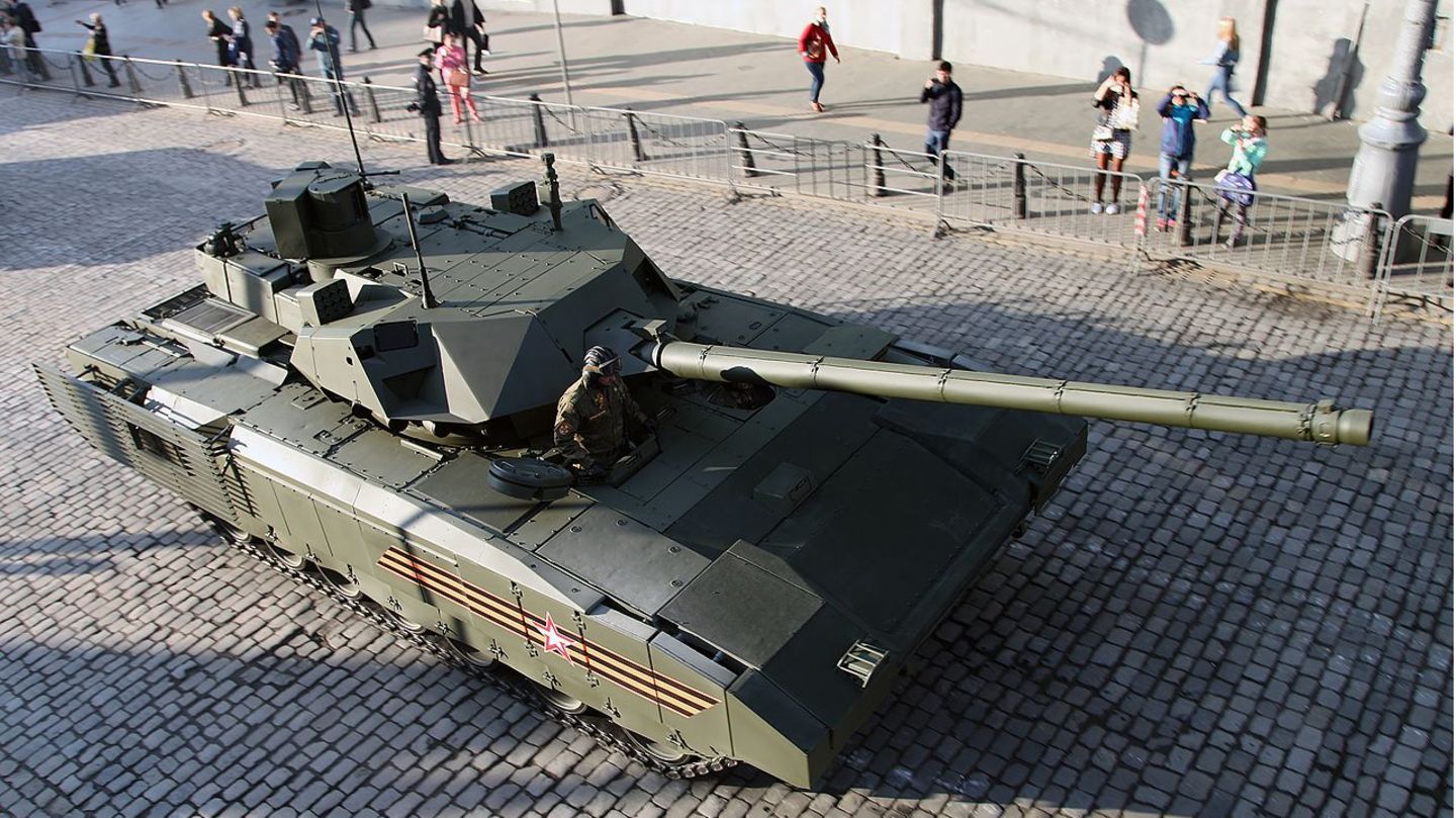 Die Besatzung ist in einem Schutzmodul im vorderen Teil des Panzers untergebracht.