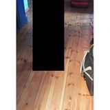 Dieses Bild zeigt eine Tatort-Wohnung mit Holzfußboden. Aufnahmezeit: vor Dezember 2015