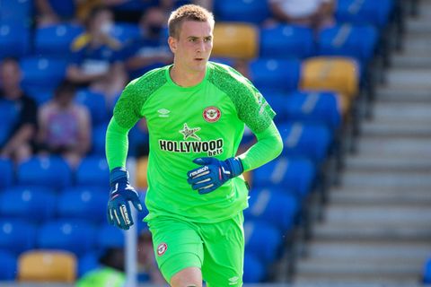 Viking Stavangers Torhüter Patrik Gunnarsson sorgte mit seiner Schwalbe für die Szene des Spieltags in Norwegen.