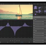 iPad-App des Jahres – LumaFusion  Bei der iPad-App des Jahres wird es produktiv: LumaFusion macht das iPad zur mobilem Filmschnitt-Station. Bis zu sechs Videospuren gleichzeitig lassen sich mit der App bearbeiten, schneiden und mit Effekten versehen. Die ganze Featureliste würde hier den Rahmen sprengen. Die Grundversion gibt es für 20 Euro, für weitere Effekte und Musik lässt sich der Entwickler extra bezahlen. 