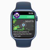 Apple-Watch-App des Jahres – Carrot Weather  Kann eine Wetter-App zur App des werden Jahres? Ja, sagt Apple. Zumindest auf der Apple Watch. Tatsächlich bietet "Carrot Weather" nicht nur jede Menge sehr genaue Vorsagen, sondern auch eine sehr übersichtliche Oberfläche für das kleine Display am Handgelenk. Die Grundversion ist kostenlos, wer Zusatzfunktionen wie die freie Wahl der Wetterquellen möchte, muss aber monatlich 5 Euro zahlen.