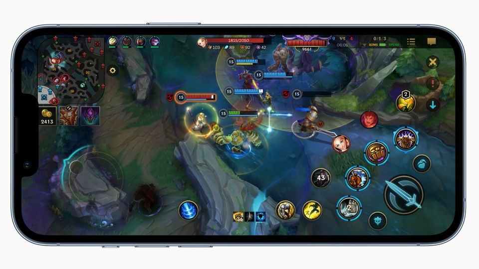 iPhone-Game des Jahres – League of Legends: Wild Rift  Für ernsthafte Zocker hat Apple sein iPhone-Spiel des Jahres parat: Bei "League of Legends: Wild Rift" handelt es sich um eine für Konsolen und Smartphones vereinfachte Version des PC-Klassikers. Das Spiel-Prinzip ist dasselbe: Im Team mit vier anderen Spielern schickt man seinen Champion in den Kampf mit dem gegnerischen Team. Die Mobile-Version ist dabei besonders einsteigerfreundlich. Geld muss man dafür nicht in die Hand nehmen: Das Grundspiel ist kostenlos, die Zusatzkäufe sind rein optional und bieten keinen Spielvorteil.