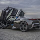 Die hoch aufschwingenden Türen erleichtern das Einsteigen