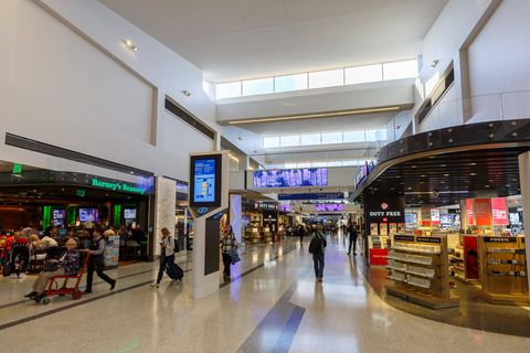 Der LAX Flughafen als Symbolfoto für toten Hundewelpen in Mülleimer