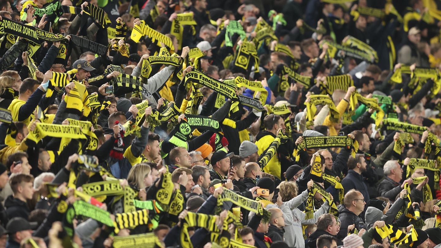 67.000 Karten verkauft: Fans von Borussia Dortmund im Signal Iduna Park (Archivfoto) Fans von Borussia Dortmund im Signal Iduna Park (Archivfoto)