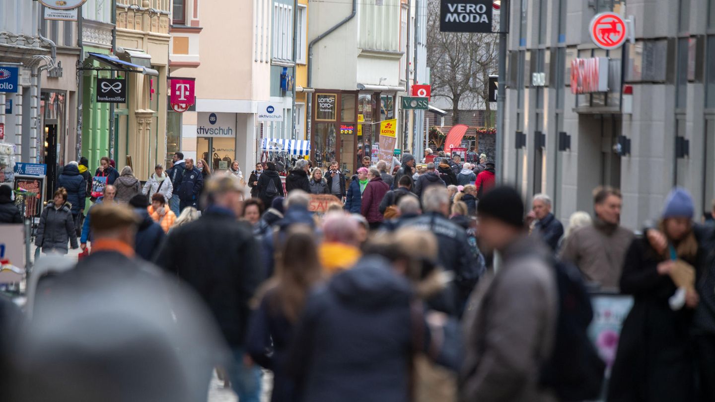 Ein Blick in die Fußgängerzone von Stralsund Ende November