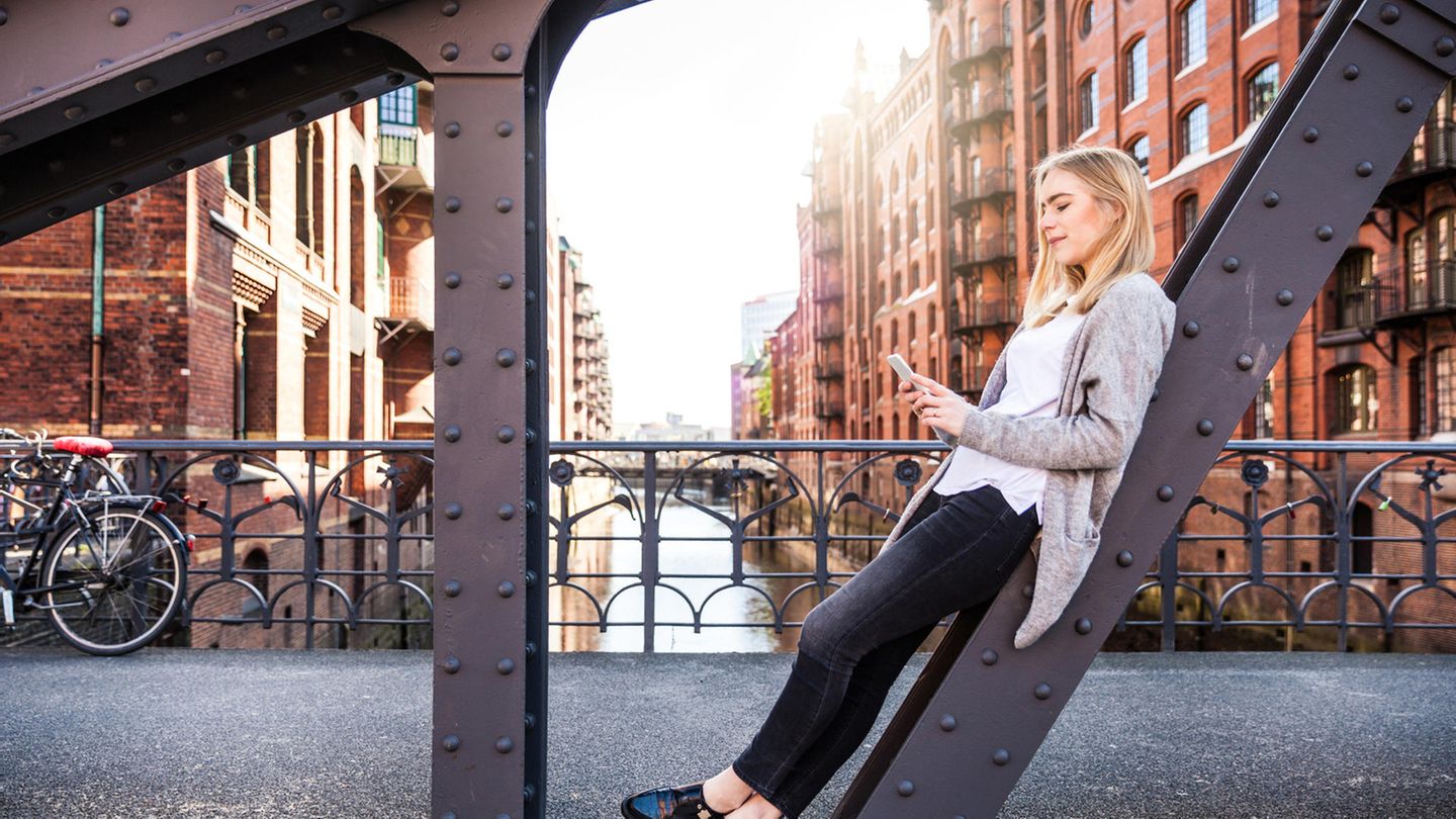 Hamburg (Rang 42) punktet bei Expats mit vielen lukrativen Jobs und einer guten Work-Life-Balance. Allerdings ist Wohnraum teuer und die Eingewöhnung fällt vielen schwer. Und: Es ist längst nicht immer so sonnig wie auf dem Bild, jeder zweite Befragte stört sich am berühmten Schmuddelwetter.