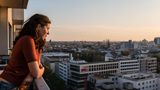 Berlin (Platz 39) bietet Expats gute Karrierechancen und eine gute Work-Life-Balance. Die Lebenshaltungskosten sind überschaubar - wenn man denn eine der knappen Wohnungen findet. Zudem fallen die Berliner als ausgesprochen unfreundlich auf.