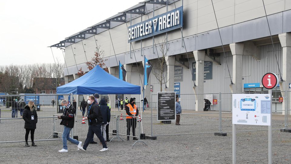 Corona-Maßnahmen Fußball-Stadion