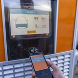 Der Ladevorgang wird per Apple Wallet bezahlt