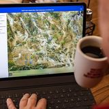 Auf dem Laptop schaut die Fahrt simpel aus, doch die Realität der Elektromobilität holt uns schnell ein