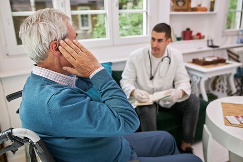 Patient mit Ohrenschmerzen