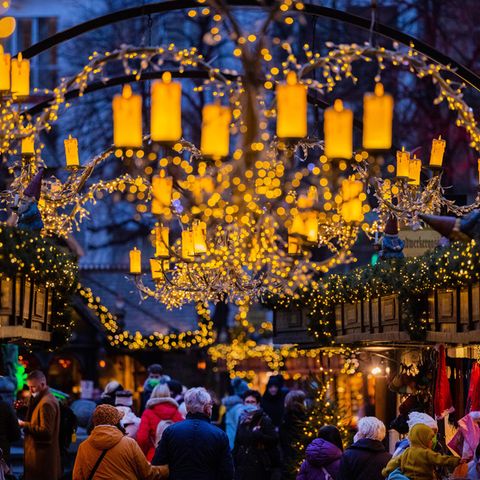 Weihnachtsmarkt & Fußballstadion: Aerosol-Experte erklärt, wie hoch die Ansteckungsgefahr ist