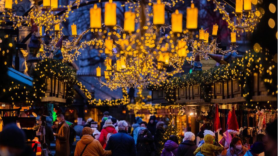 Weihnachtsmarkt & Fußballstadion: Aerosol-Experte erklärt, wie hoch die Ansteckungsgefahr ist