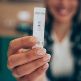 Die Corona-Pandemie sorgte 2021 für ganz spezielle Konjunkturen. So schoss im Frühjahr die Nachfrage nach Schnelltests in die Höhe – und auch nochmal im Oktober nach Abschaffung der Gratis-Tests.