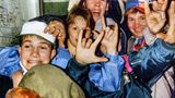 Gefundene Jugend  In der Hamburger Szene wird das Buch sowohl als Geschichtswerk als auch als gemeinsames Fotoalbum geschätzt. Bei der Veröffentlichungsfeier in der Golden Handy Gallery in der Hamburger Neustadt herrschte die Stimmung eines Klassentreffens der alten Hasen - die in den Bildern aus ihrer Jugend schwelgten wie bei den Aufnahmen einer Klassenfahrt.