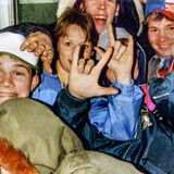 Gefundene Jugend  In der Hamburger Szene wird das Buch sowohl als Geschichtswerk als auch als gemeinsames Fotoalbum geschätzt. Bei der Veröffentlichungsfeier in der Golden Handy Gallery in der Hamburger Neustadt herrschte die Stimmung eines Klassentreffens der alten Hasen - die in den Bildern aus ihrer Jugend schwelgten wie bei den Aufnahmen einer Klassenfahrt.