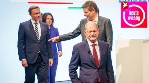 SPD-Kanzlerkandidat Olaf Scholz (vorne) und die Parteispitzen von FDP und Grünen